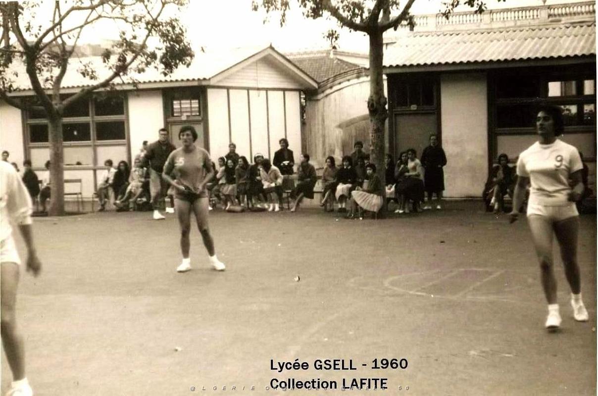 Oran- SDV- 4303- Gsell match profs-eleves en 1960.jpg
